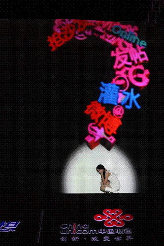 在今年5月的一場多媒體秀上,中國聯(lián)通展示其多樣“沃”網(wǎng)功能,其中就包括上微博
